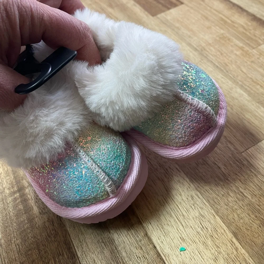 Sparkly Multicolor Baby Booties with Faux‎ Fur size 2 NWT - Picture 3 of 9